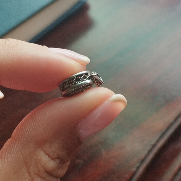 Genuine Diamond and Silver Necklace Pendant. - Picture 3 of 4